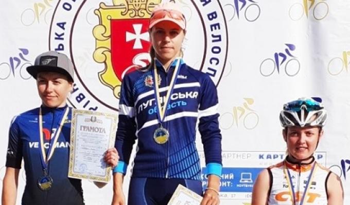 Два золота на всеукраїнських змаганнях здобула велоспортсменка області
