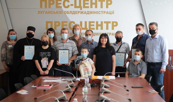 В облдержадміністрації вшанували багатодітних батьків, які самостійно виховують трьох і більше дітей
