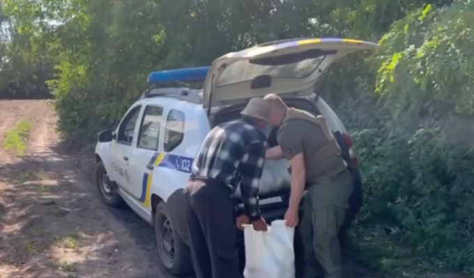 Поліцейські доставили свіжий хліб у деокуповані села Луганщини