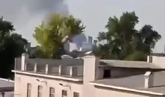 В тимчасово окупованому Луганську сьогодні гучно. Прогриміло близько десятка вибухів