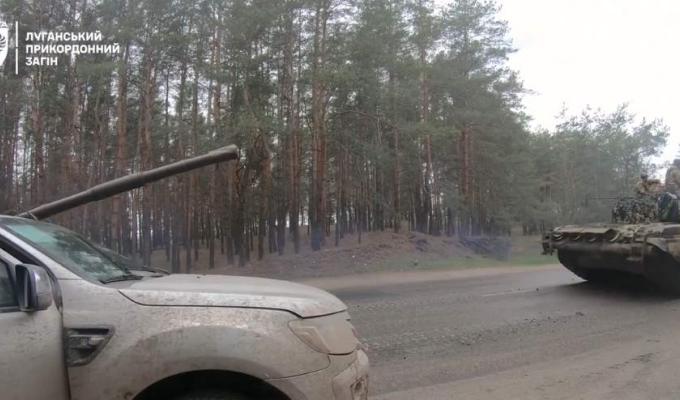 Бої за Луганщину та Донеччину з перших днів повномасштабного вторгнення, героїчна оборона Бахмута та надважке поранення – про це у документальному фільмі «Фокс – історія бійця»
