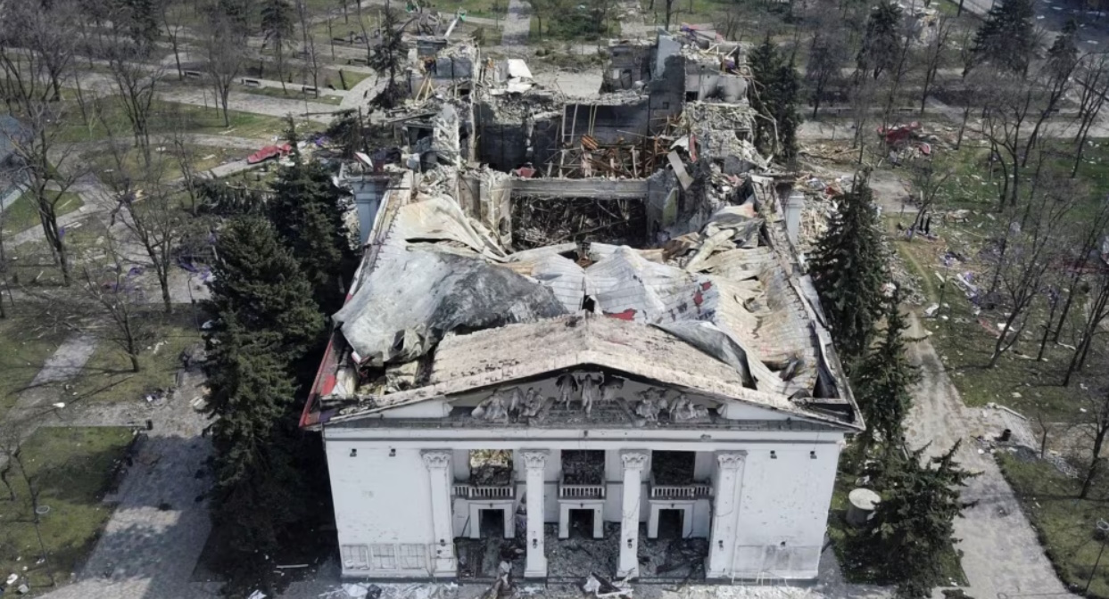 Річниця трагедії Маріупольського драмтеатру та біль Сіверськодонецька