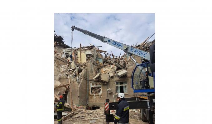 Майже 75 % рятувальників Луганщини задіяні у Харківській та Дніпропетровській областях. Водночас росіяни вводять в оману людей повідомленнями, мовляв «присягу лнр» склали 60 % – це не відповідає дійсності