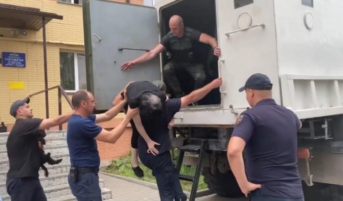 Із Лисичанська евакуювали 22 громадян, до міста доставили 4,5 тонни гуманітарної допомоги