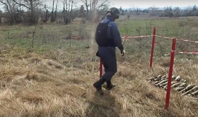 Піротехніками на Луганщині вилучено 37 одиниць вибухонебезпечних предметів