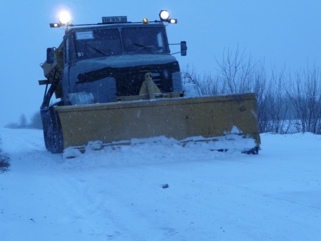 На ліквідацію наслідків негоди задіяно 104 одиниці спеціальної техніки 