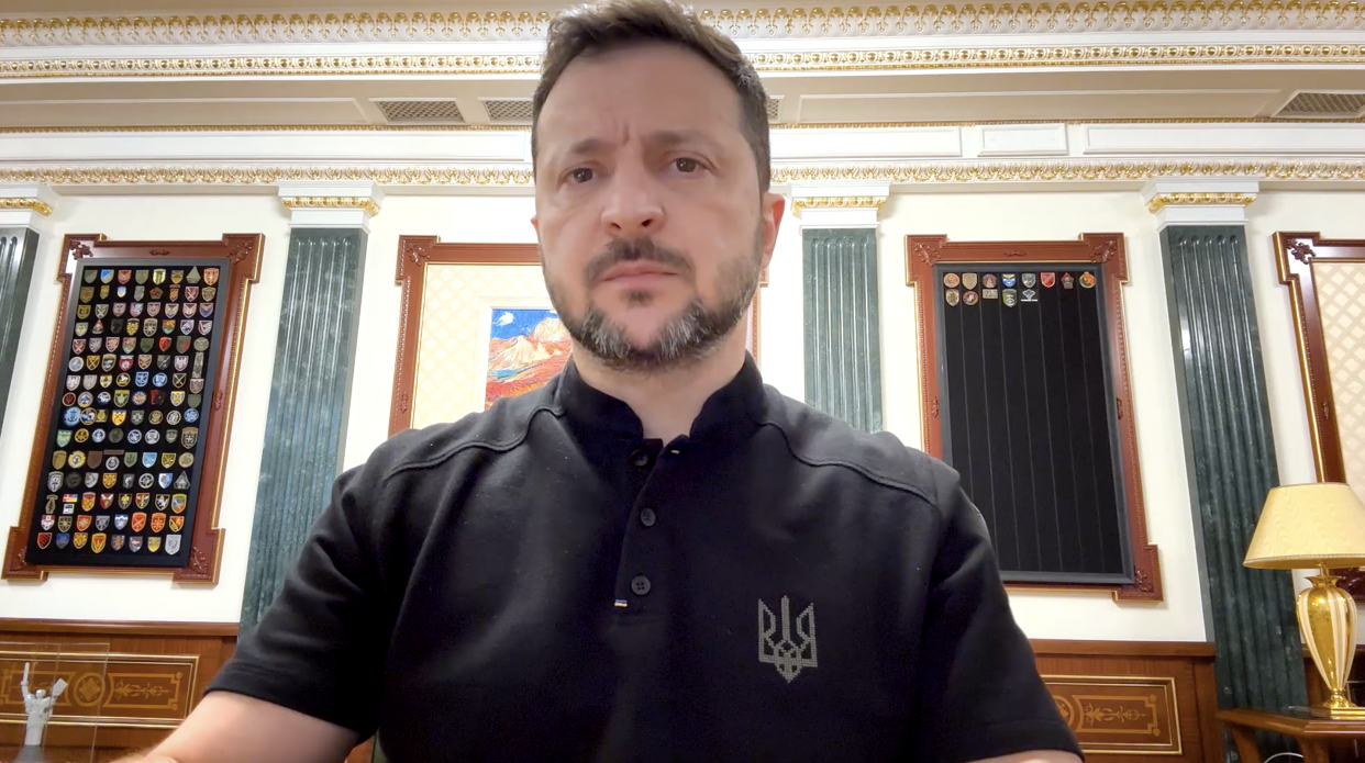 Російські штурмові дії тривають, і наші сили продовжують усю необхідну бойову активність – звернення Президента