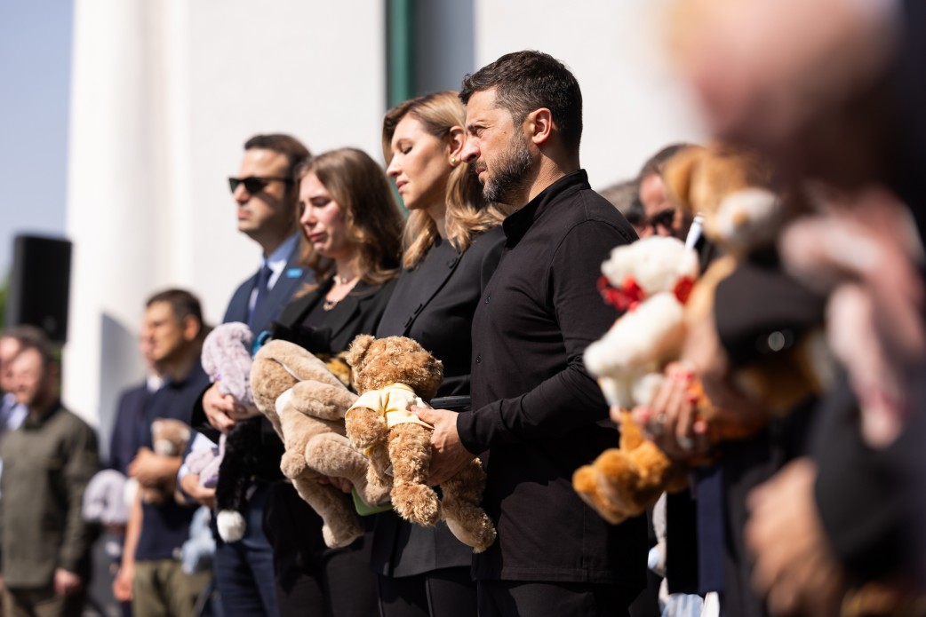 Президент і перша леді вшанували пам’ять дітей, яких убила Росія