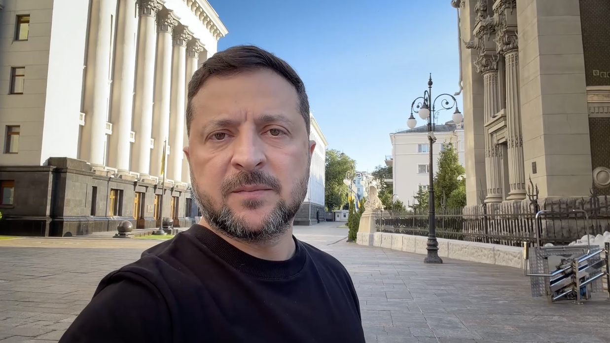 Розраховуємо, що протягом цих місяців попереду умови для достойного миру будуть наближені або силою, або дипломатією – звернення Президента