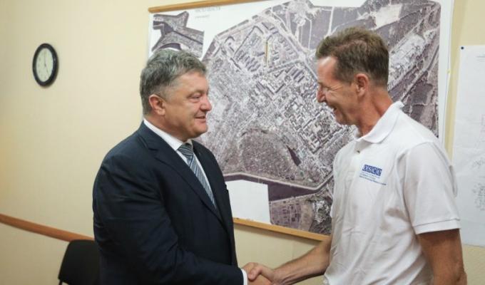 Президент України Петро Порошенко: Для встановлення  миру на Донбасі має прозвучати публічний заклик Президента Росії припинити війну!