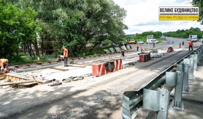 Велике будівництво на Луганщині: На фінішній прямій роботи на мосту поблизу Гірського