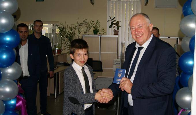 Оформлення та видача біометричних паспортів розпочато у ЦНАПі Лисичанської міської ради