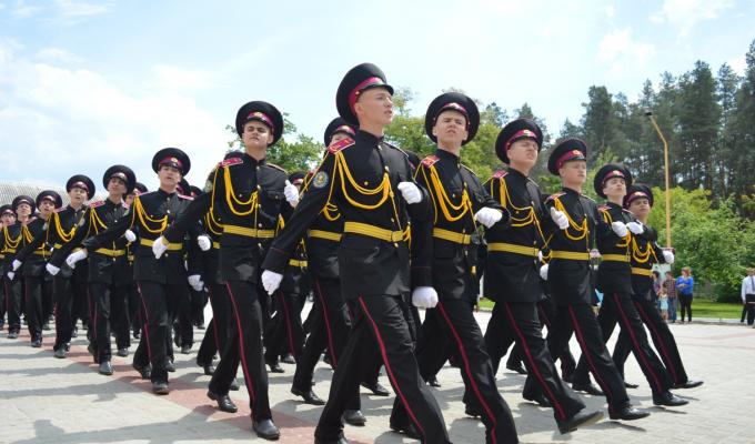 У Кремінній у переміщених освітніх закладах пролунав останній дзвоник