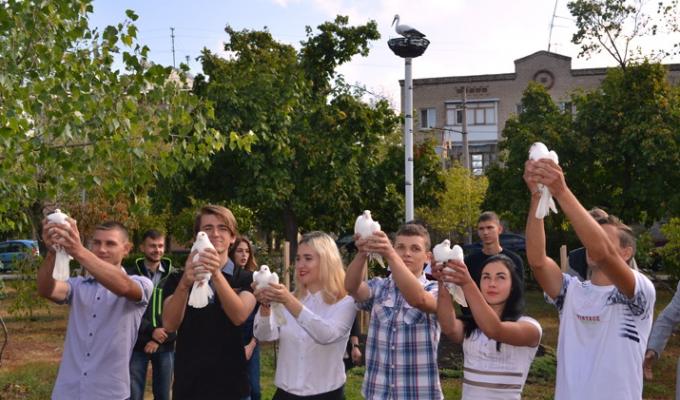 Учнівський флешмоб у Сєвєродонецьку присвятили миру