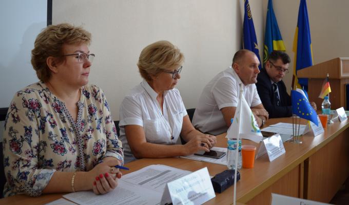 На Луганщині відбувся тематичний круглий стіл «Сучасний стан розвитку економіки Луганського регіону: проблеми та шляхи їх вирішення» На Луганщині відбувся тематичний круглий стіл «Сучасний стан розвитку економіки Луганського регіону: проблеми та шляхи їх вирішення»