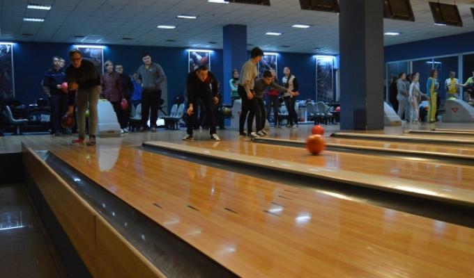 Для дітей з інвалідністю організовано обласні змагання з боулінгу