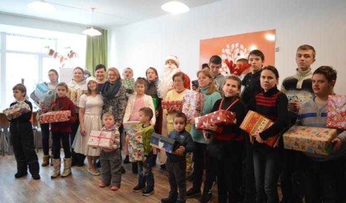 До різдвяних свят діти з інвалідністю отримали подарунки