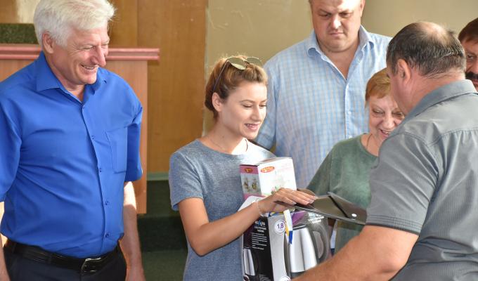 Три дитини-сироти зі Старобільського району отримали ключі від власних квартир