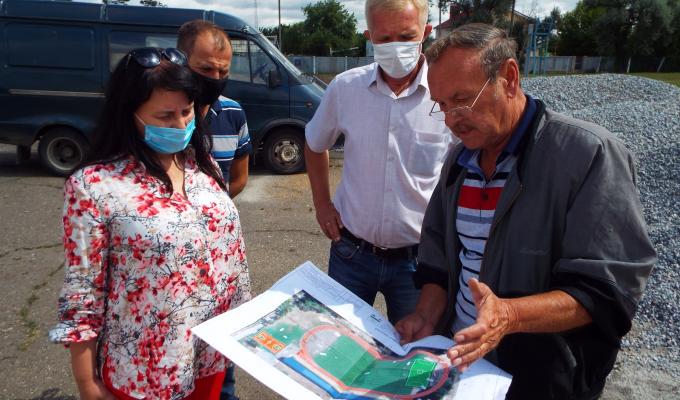 Велике будівництво: в Станиці Луганській реконструюють стадіон «Нива» 