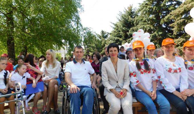 У Кремінній пройшов флеш-моб на підтримку прав осіб з інвалідністю