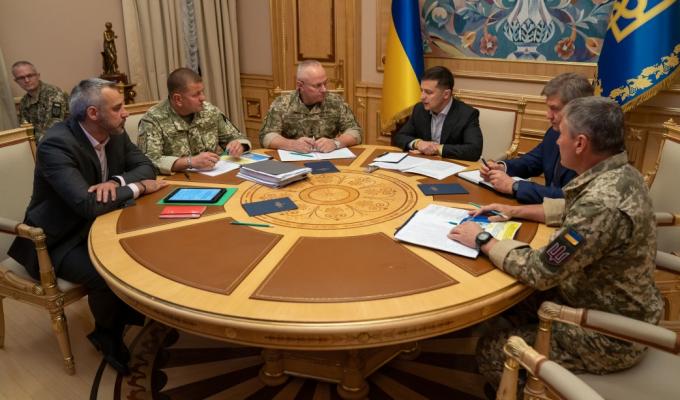 Терміново ініціюю зустріч лідерів країн Нормандського формату – Президент за результатами наради з військовим керівництвом