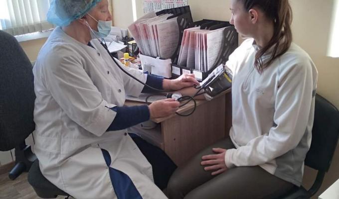 На Луганщині лікар-акушер отримав поранення під час приймання пологів