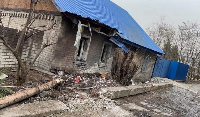 Російські обстріли призвели до 14 пожеж, пошкоджено 10 житлових будинків, електропостачання намагаються відновити, - Сергій Гайдай