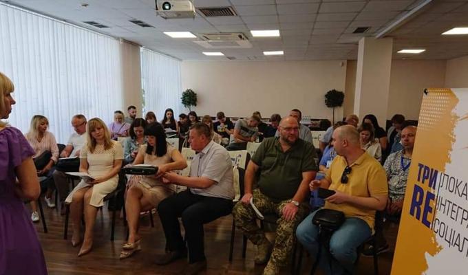 Форум «ТРИ RЕ-: REлокація, REінтеграція, REсоціалізація» об'єднав переселенців Луганщини та владу Хмельниччини