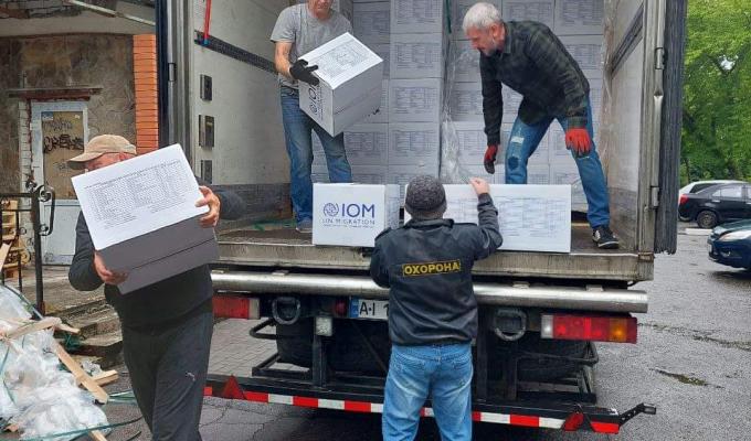 У Черкасах жителям Луганщини видаватимуть набори гігієни від МОМ