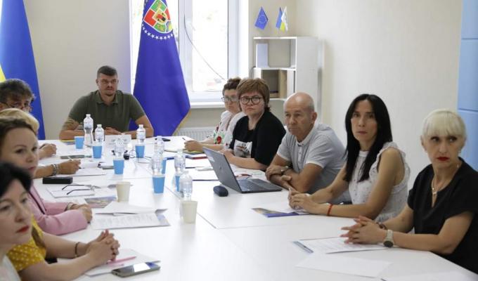 Освітній процес організовано у 141 навчальному закладі Луганщини: відбулась традиційна серпнева педконференція 