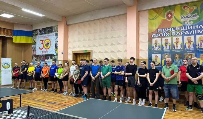Переселенці з Луганщини на Рівненщині долучилися до турніру з настільного тенісу