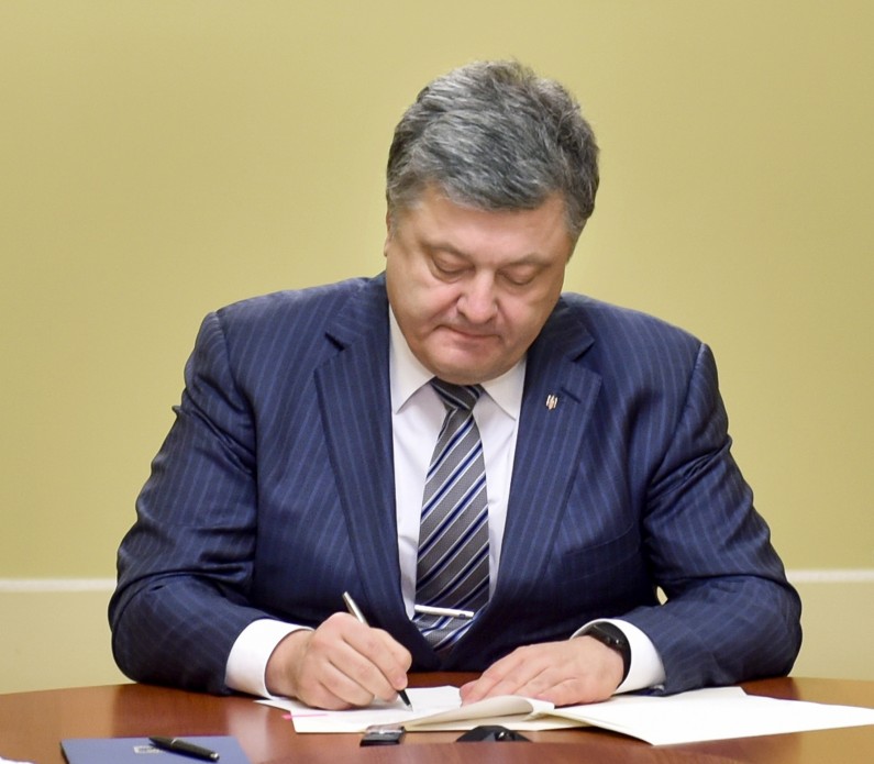 Президент підписав Закон щодо додаткових гарантій працевлаштування учасників АТО