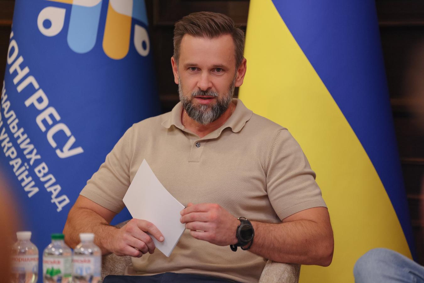 Відбулося перше, установче засідання новосформованої Палати регіональних молодіжних конгресів Конгрес місцевих та регіональних влад при Президентові України.  Його провів заступник керівника Офісу Президента, голова Президії Конгресу Віктор Микита.  24 молоді представники з кожної області України презентували власне бачення розвитку молодіжної політики, окреслили пріоритетні напрями роботи Палати та обрали її керівний склад - Голову і трьох заступників.  Нашу область представила Каріна Ігнатуша - голова Луг