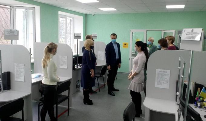 У Кремінній в пенсійному фонді відремонтували відділ обслуговування 