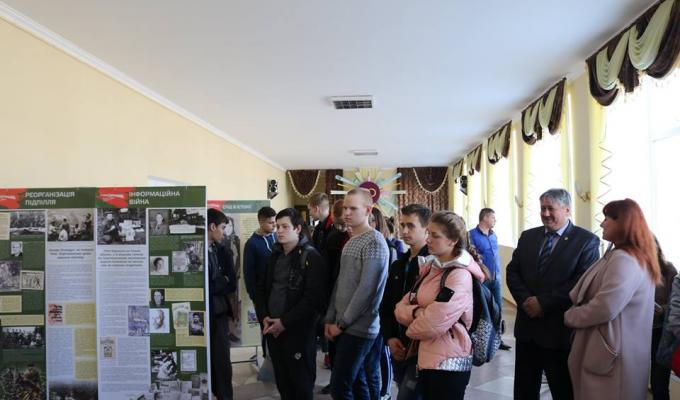 Виставка про УПА прибула до Сватівського району