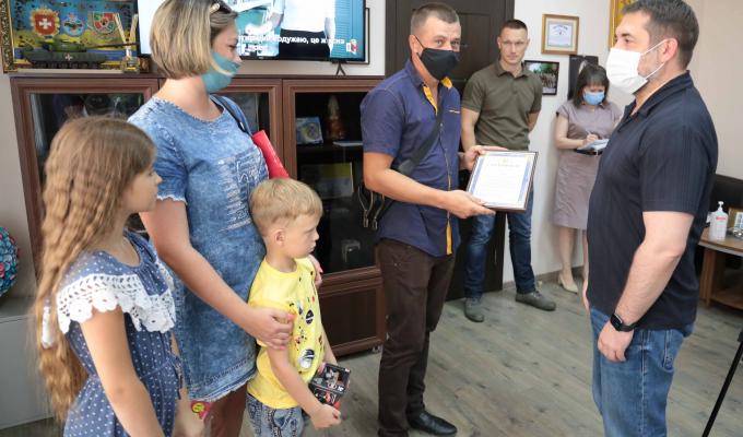 Родина переселенців отримала безвідсотковий кредит на житло за кошти облбюджету 