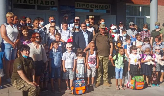 Жителі Смолянинового отримали чергову допомогу, на цей раз – школярі