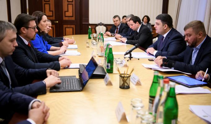 Володимир Гройсман вимагає від НАЗК якісної роботи системи декларування і перевірки декларацій