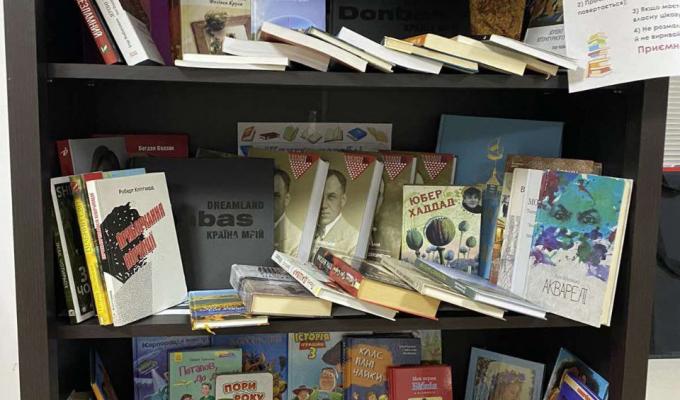 Двома тисячами українських книжок поповнилися полиці 30 хабів Луганщини 