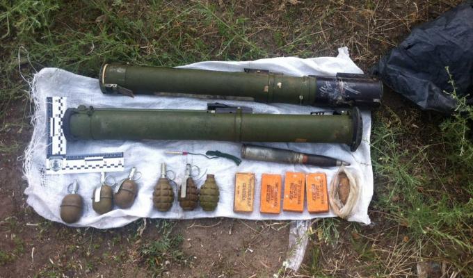 У Рубіжному викрито схованку зброї