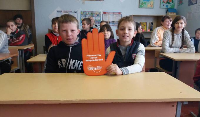 Луганським обласним центром соціально-психологічної допомоги проведено майстер-класи та лекції щодо попередження насильства