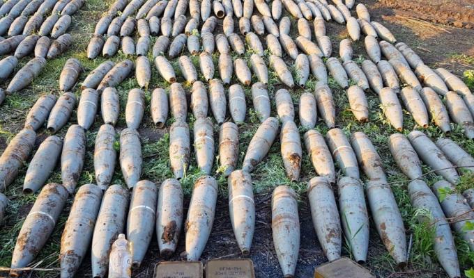 На Луганщині СБУ виявила арсенал із військовими засобами ураження