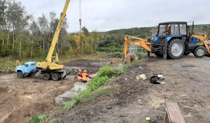 Єднаємо Луганщину: триває зведення тимчасового мосту біля КПВВ «Станиця Луганська»