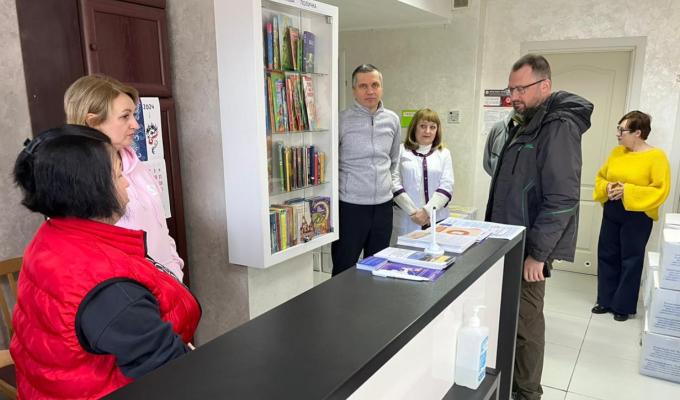 Луганчани в Тернополі: Олексій Смирнов перевірив послуги, які надаються хабом