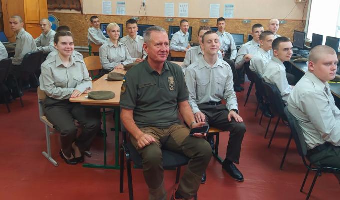 У Луганському військовому ліцеї 69 першокурсників. Наснаги у навчанні їм побажав Глава держави