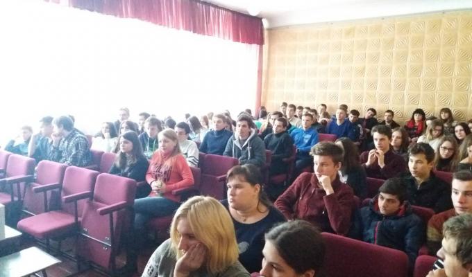 Для студентів Лисичанського нафтохімічного технікуму проведено лекцію «Профілактика та попередження домашнього насильства, торгівлі людьми та ґендерної дискримінації»