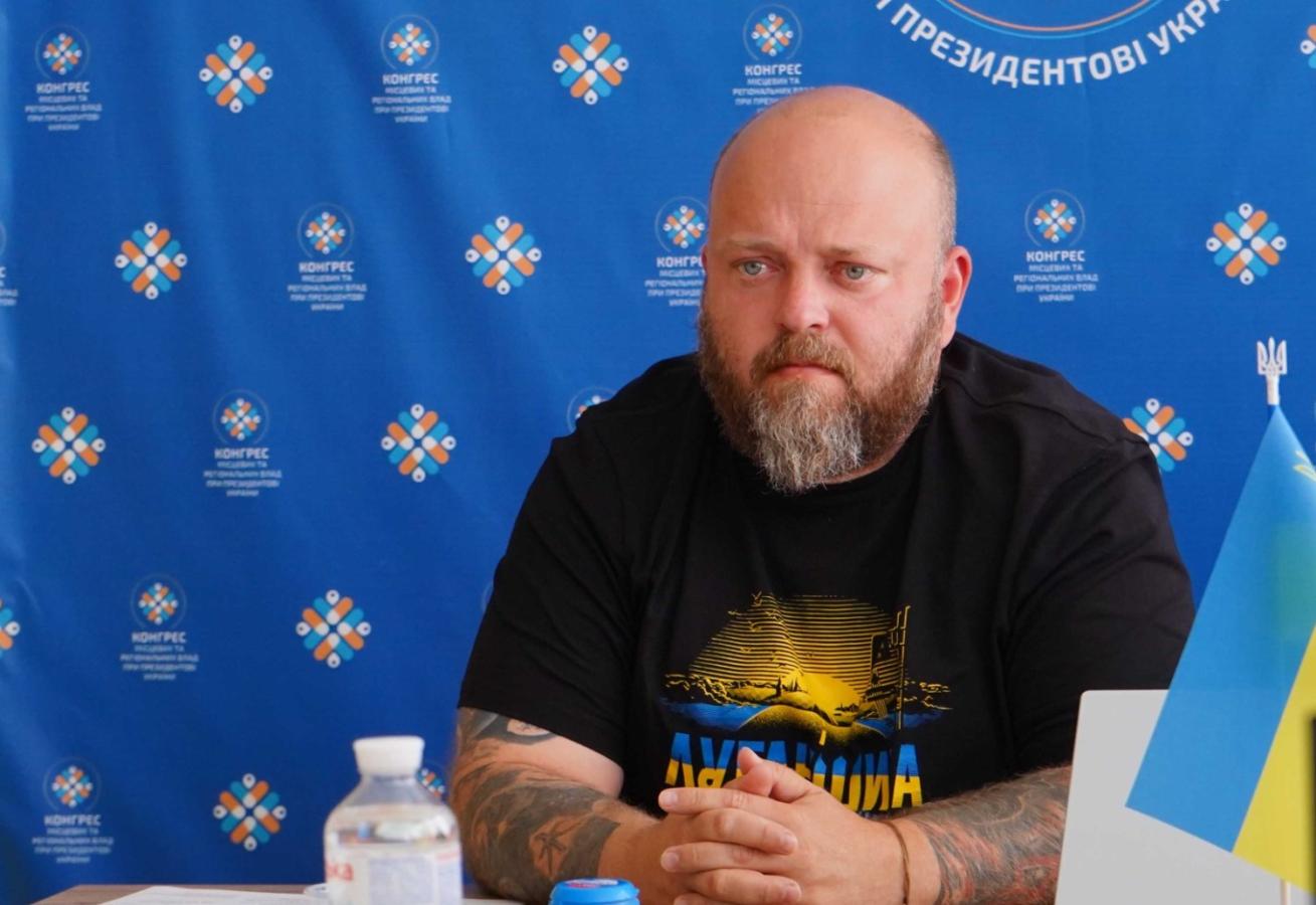 20 серпня відбулося урочисте відкриття секційної установчої конференції педагогічних працівників Луганської області під назвою «Серпневі настанови – 2026». З вітальним словом до учасників конференції звернулися голова Луганської обласної державної адміністрації Олексій Харченко та його заступниця Катерина Безгинська, які подякували педагогам за стійкість і невтомну роботу.  «В умовах воєнного стану ваша праця набула особливого, стратегічного значення. Ви не просто навчаєте – ви тримаєте освітній фронт, захи