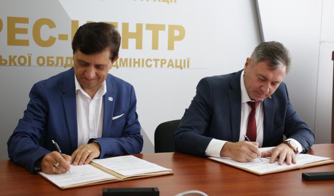 Кожній дитині турботливу родину, – підписано договір про співпрацю між Луганською облдержадміністрацією та МБО БФ «СОС Дитячі Містечка» Україна»