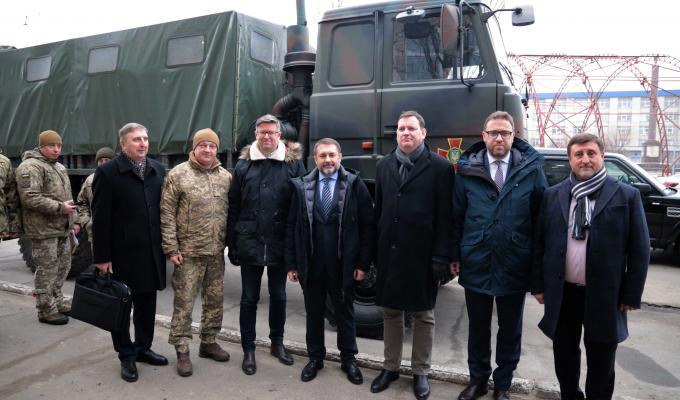 Країни ЄС передали чергову гуманітарну допомогу людям, які живуть на лінії розмежування