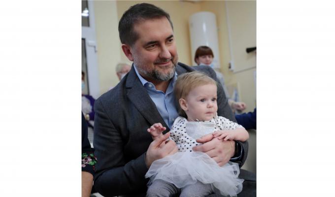 Вихованці Сєвєродонецької обласної загальноосвітньої школи-інтернату дивитимуться новорічні програми по телевізору від Святого Миколая